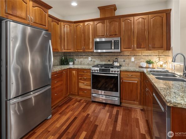 4406 Providence Point Place SE 302, Issaquah WA 98029