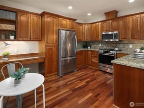 4406 Providence Point Place SE 302, Issaquah WA 98029