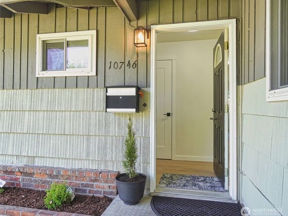 10746 63rd Avenue S, Seattle WA 98178