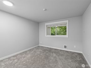 20824 70th Avenue W 6, Lynnwood WA 98036