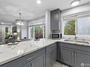 20824 70th Avenue W 6, Lynnwood WA 98036
