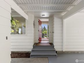 5930 Rose Loop NE, Bainbridge Island WA 98110