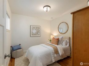 5930 Rose Loop NE, Bainbridge Island WA 98110