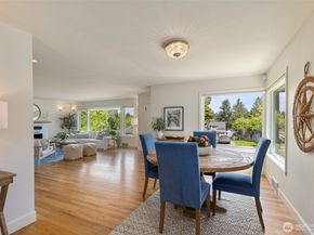5930 Rose Loop NE, Bainbridge Island WA 98110