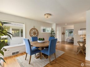 5930 Rose Loop NE, Bainbridge Island WA 98110