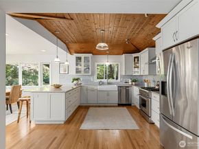 5930 Rose Loop NE, Bainbridge Island WA 98110