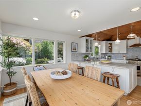 5930 Rose Loop NE, Bainbridge Island WA 98110