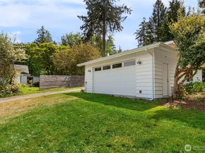5930 Rose Loop NE, Bainbridge Island WA 98110