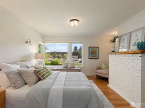 5930 Rose Loop NE, Bainbridge Island WA 98110
