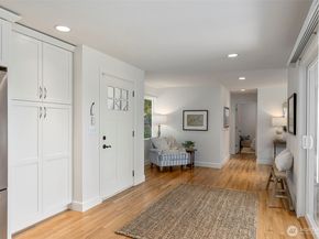 5930 Rose Loop NE, Bainbridge Island WA 98110