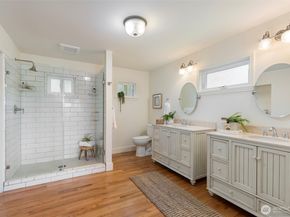 5930 Rose Loop NE, Bainbridge Island WA 98110