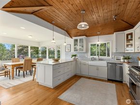 5930 Rose Loop NE, Bainbridge Island WA 98110