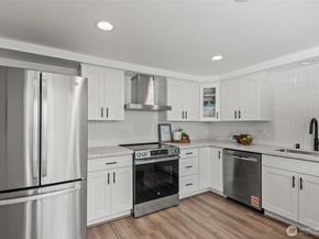 18300 8TH Ave NE, Shoreline WA 98155