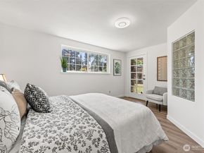 18300 8TH Ave NE, Shoreline WA 98155