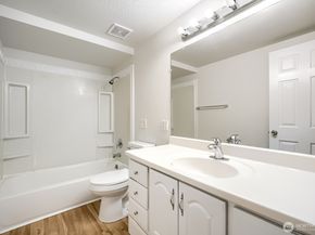 25110 35th Avenue S, Kent WA 98032