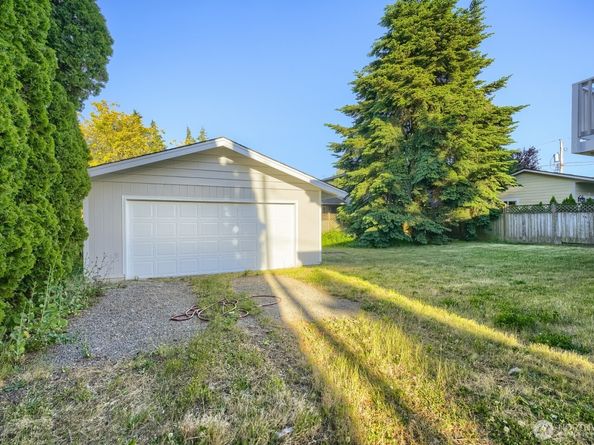 25110 35th Avenue S, Kent WA 98032