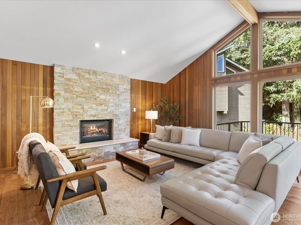 5470 NE 200th Place, Lake Forest Park WA 98155