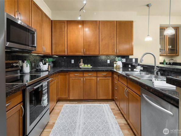 150 102nd Avenue SE 205, Bellevue WA 98004