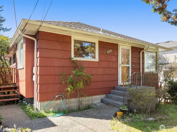 4333 32nd Avenue W, Seattle WA 98199