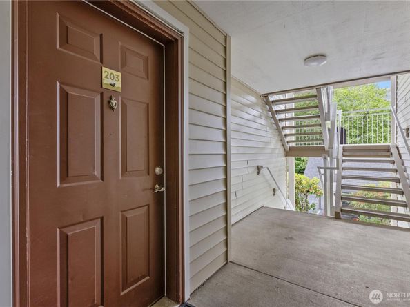 12303 Harbour Pointe Boulevard V203, Mukilteo WA 98275