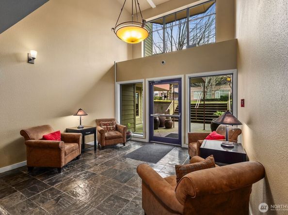 8745 Greenwood Avenue N 207, Seattle WA 98103