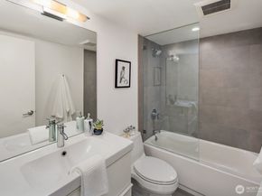 3905 4th Avenue NE 301, Seattle WA 98105