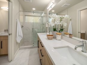 105 NW 39th Street D, Seattle WA 98107