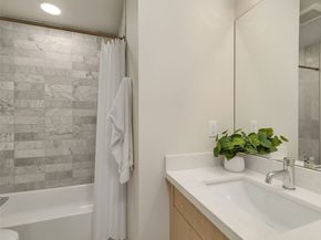 105 NW 39th Street D, Seattle WA 98107