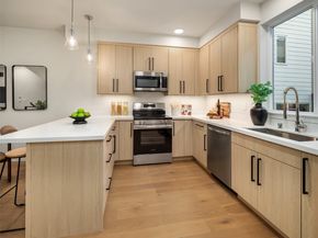 105 NW 39th Street D, Seattle WA 98107