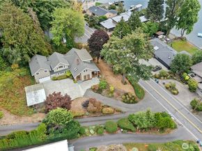 12506 Holmes Point Drive NE, Kirkland WA 98034