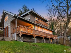 12506 Holmes Point Drive NE, Kirkland WA 98034