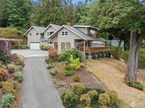 12506 Holmes Point Drive NE, Kirkland WA 98034