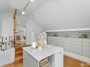 12506 Holmes Point Drive NE, Kirkland WA 98034