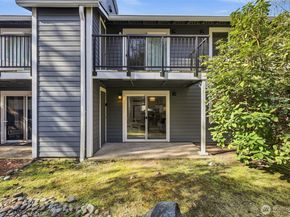 14222 NE 181st Place N101, Woodinville WA 98072