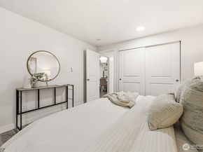 14222 NE 181st Place N101, Woodinville WA 98072