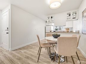 14222 NE 181st Place N101, Woodinville WA 98072