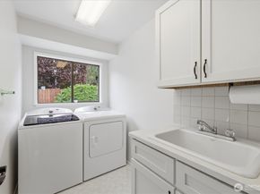 911 S 294th Place, Federal Way WA 98003