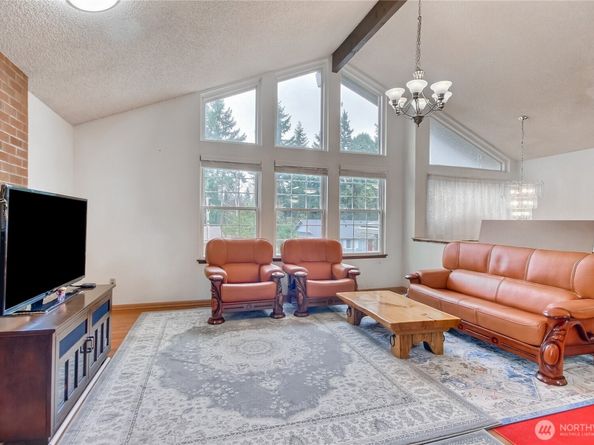 517 SW 324th St, Federal Way WA 98023