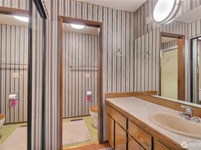 517 SW 324th St, Federal Way WA 98023