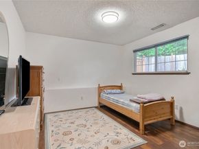 517 SW 324th St, Federal Way WA 98023