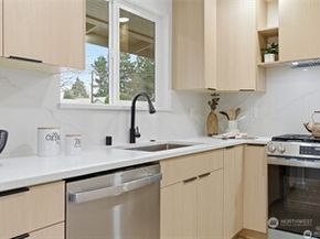 30041 14th Avenue S, Federal Way WA 98003