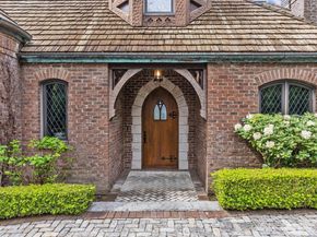 4725 W Mercer Way, Mercer Island WA 98040