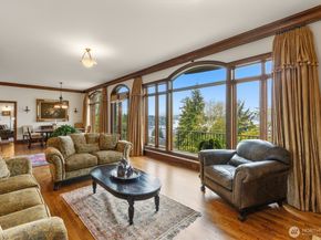4725 W Mercer Way, Mercer Island WA 98040