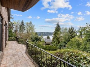 4725 W Mercer Way, Mercer Island WA 98040