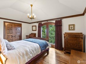 4725 W Mercer Way, Mercer Island WA 98040