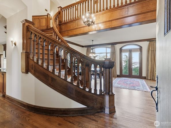 4725 W Mercer Way, Mercer Island WA 98040