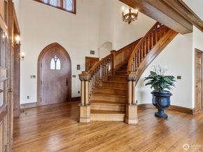 4725 W Mercer Way, Mercer Island WA 98040