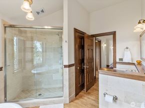 4725 W Mercer Way, Mercer Island WA 98040