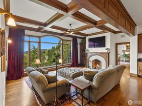 4725 W Mercer Way, Mercer Island WA 98040
