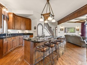 4725 W Mercer Way, Mercer Island WA 98040